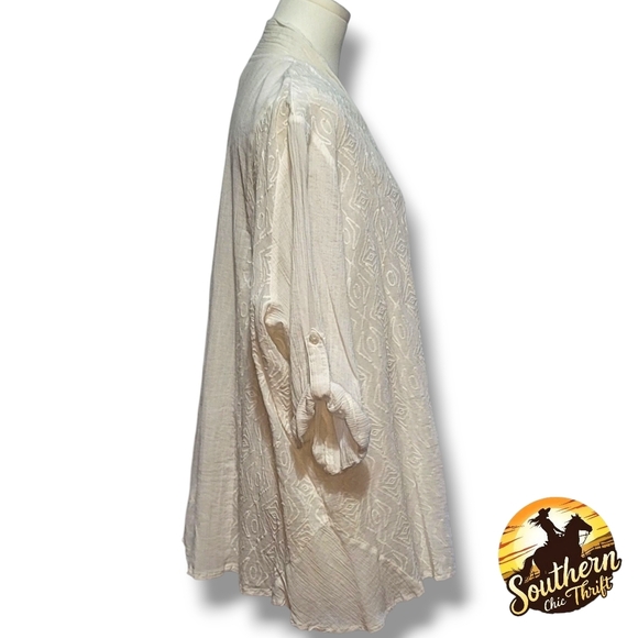 TanJay - 22W Women's White Open Front Blouse - Picture 2 of 7